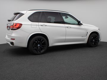 Fahrzeugabbildung BMW X5 xD40d M Sport Kamera Panorama HUD DAB H/K AHK