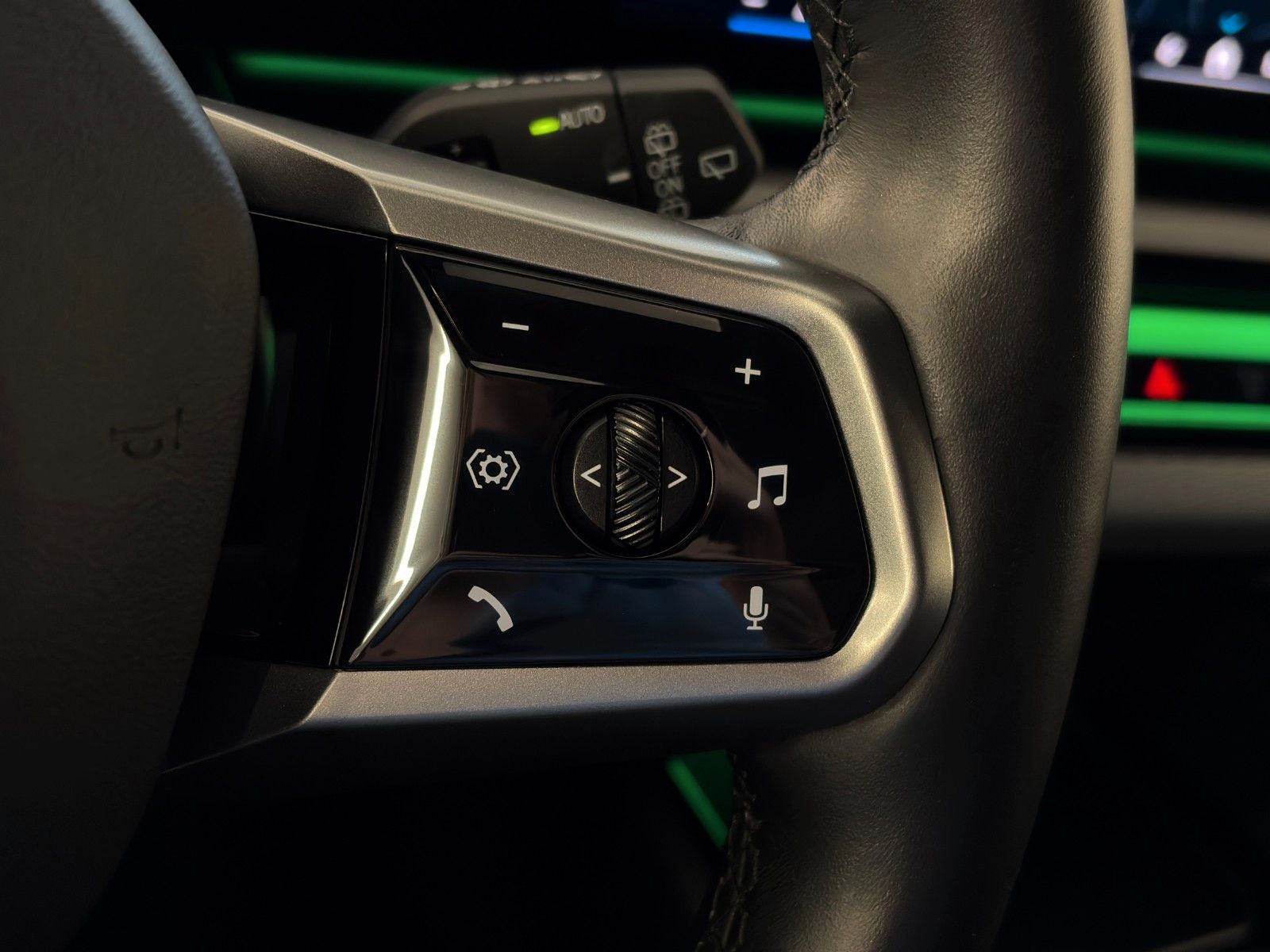 Fahrzeugabbildung BMW i5 eDrive40 Touring M Sport Shadow 360° B&W HuD