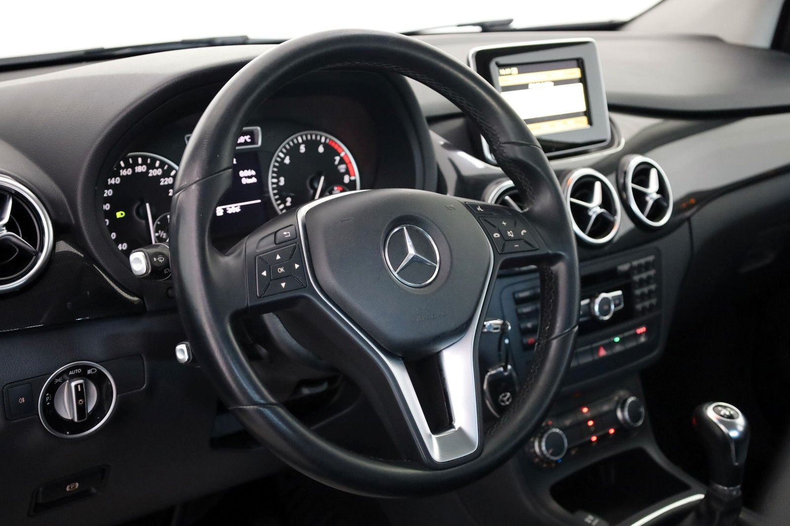 Fahrzeugabbildung Mercedes-Benz B 180 Leder,Navi,Xenon,SH,PDC,SR+WR