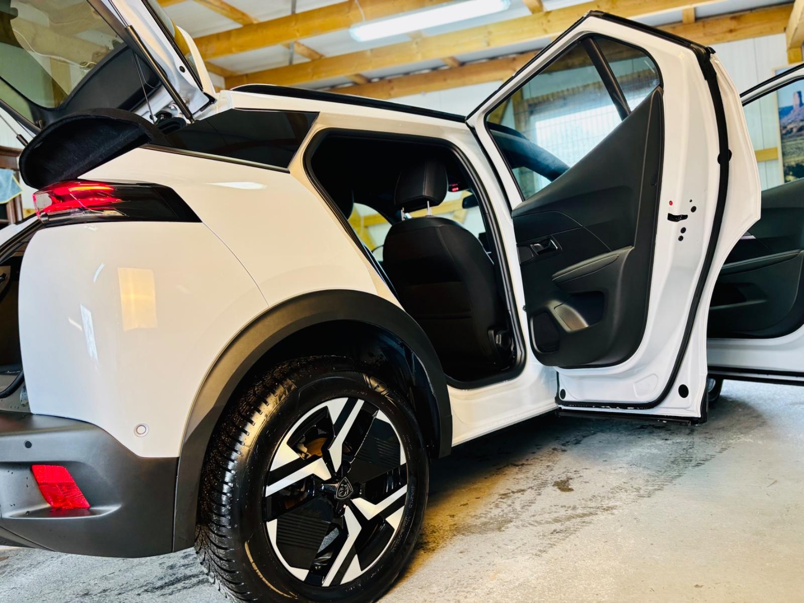 Peugeot 2008 Hybrid 136 Allure Anhängerkupplung/8300Km!