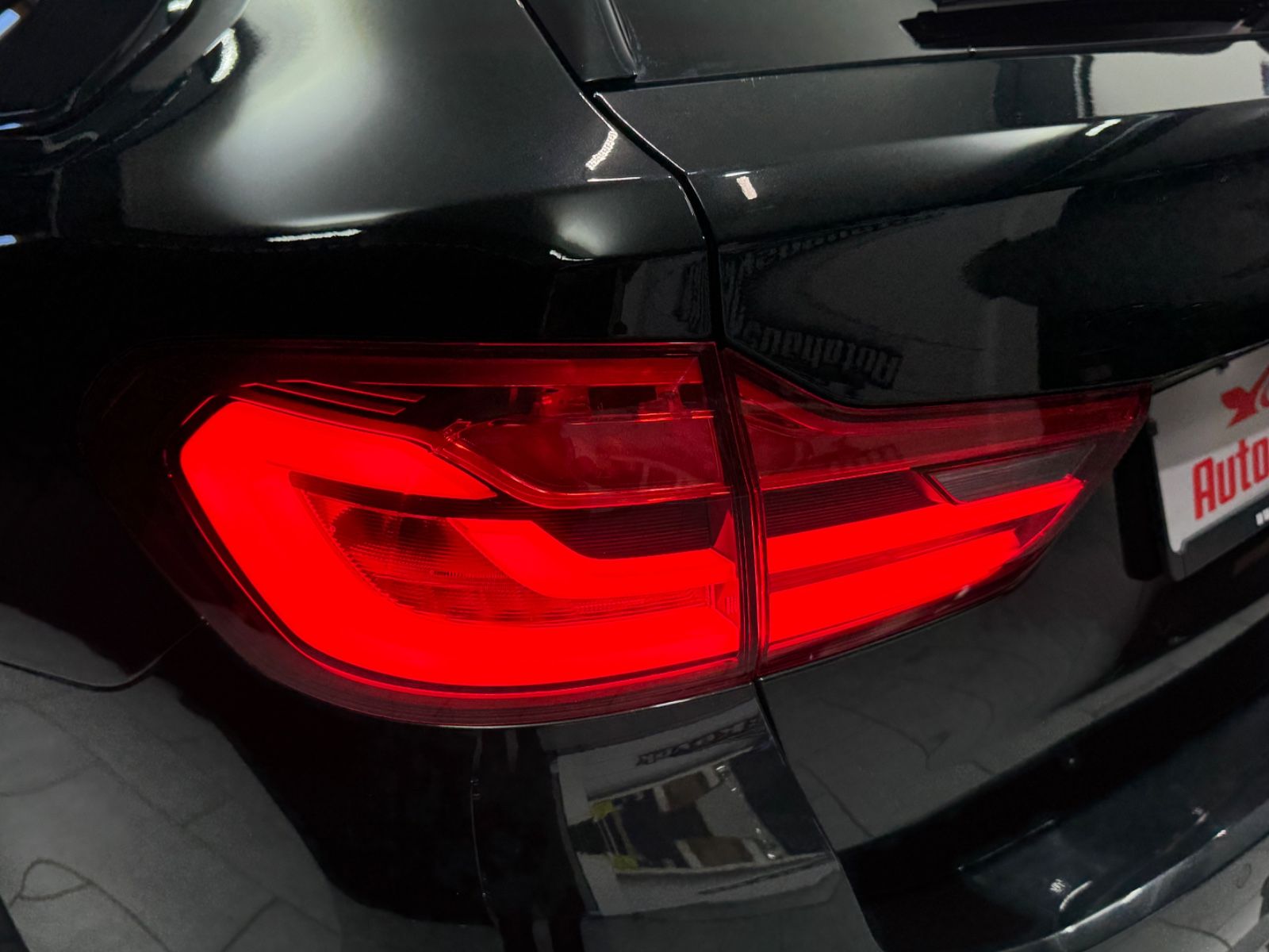 Fahrzeugabbildung BMW M550d xDrive Touring|PANO|NAVI|AHK|1.HAND