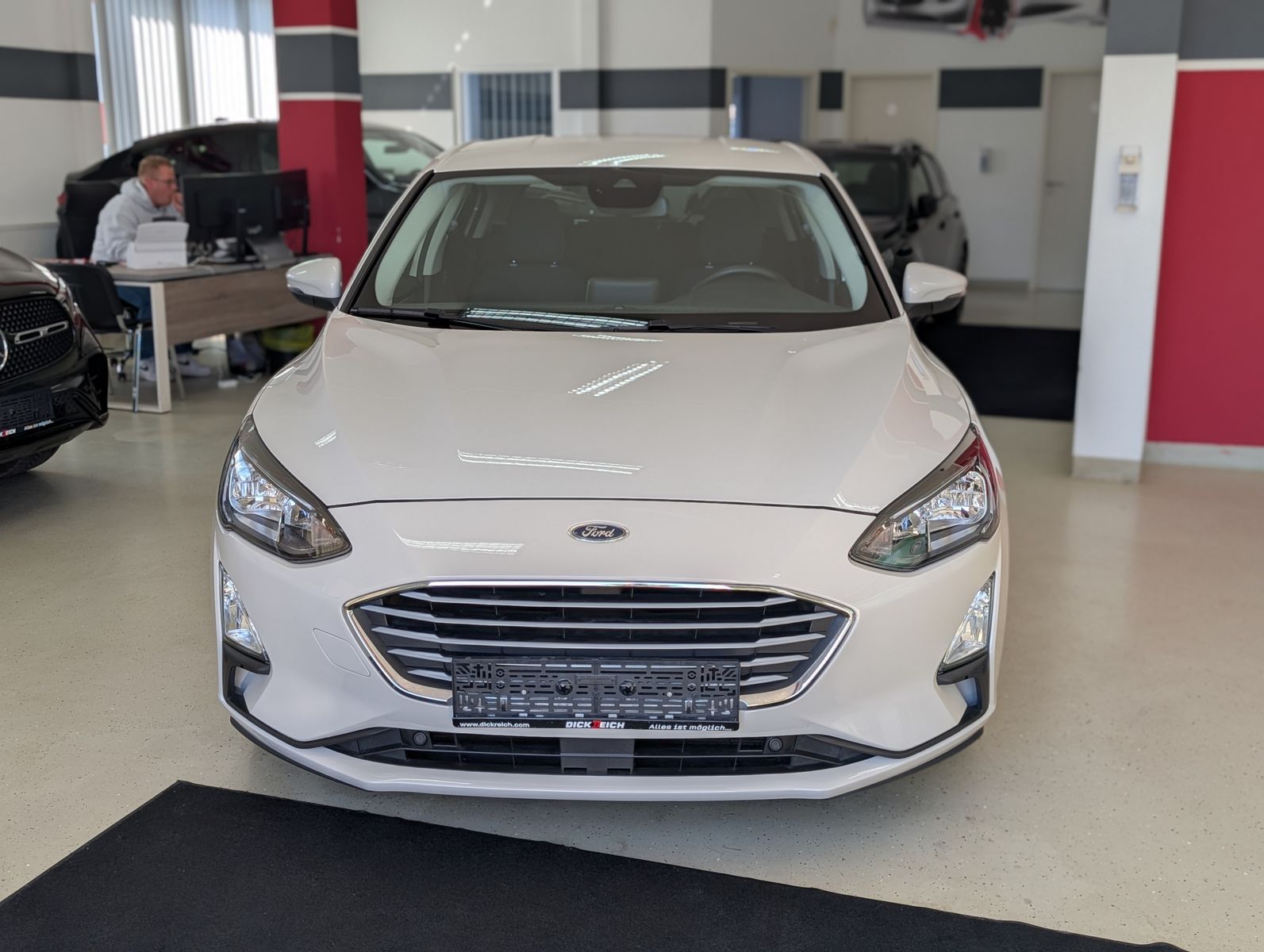 Fahrzeugabbildung Ford Focus Cool & Connect TEMP KAM LED SHZ CARPLAY