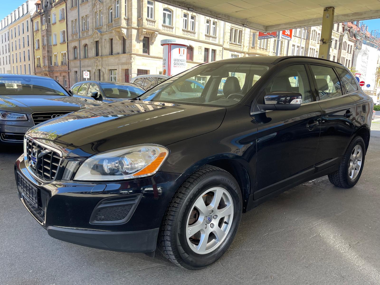 Volvo XC60 D5 AWD Summum LEDER XENON PANO CAM