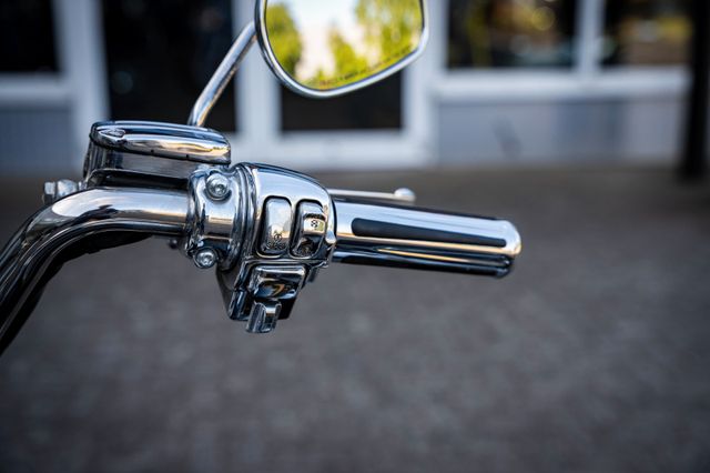 Fahrzeugabbildung Harley-Davidson FLHRC ROAD KING CLASSIC - CUSTOM PIPES