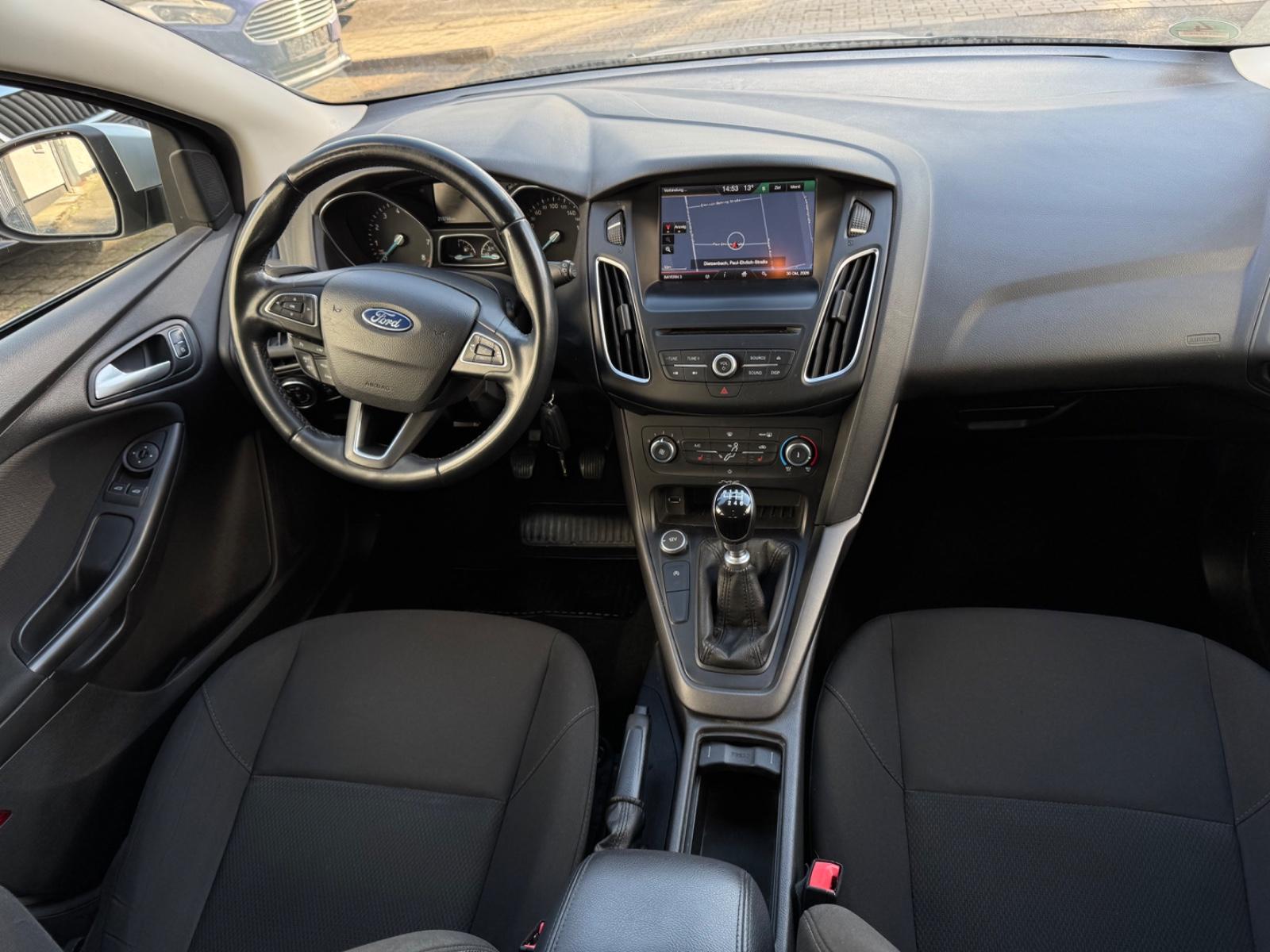 Ford Focus 2015 — photo 18