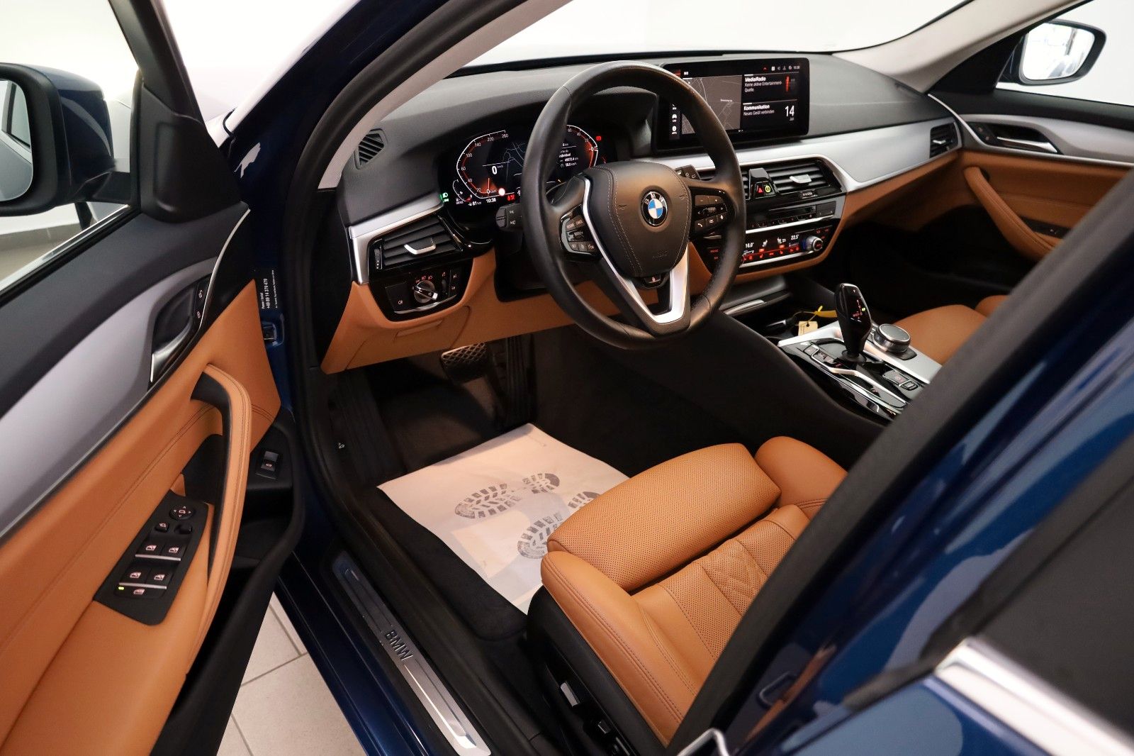 Fahrzeugabbildung BMW 520dA Touring Leder,Navi,LED,SH,PDC,el. AHK,Park