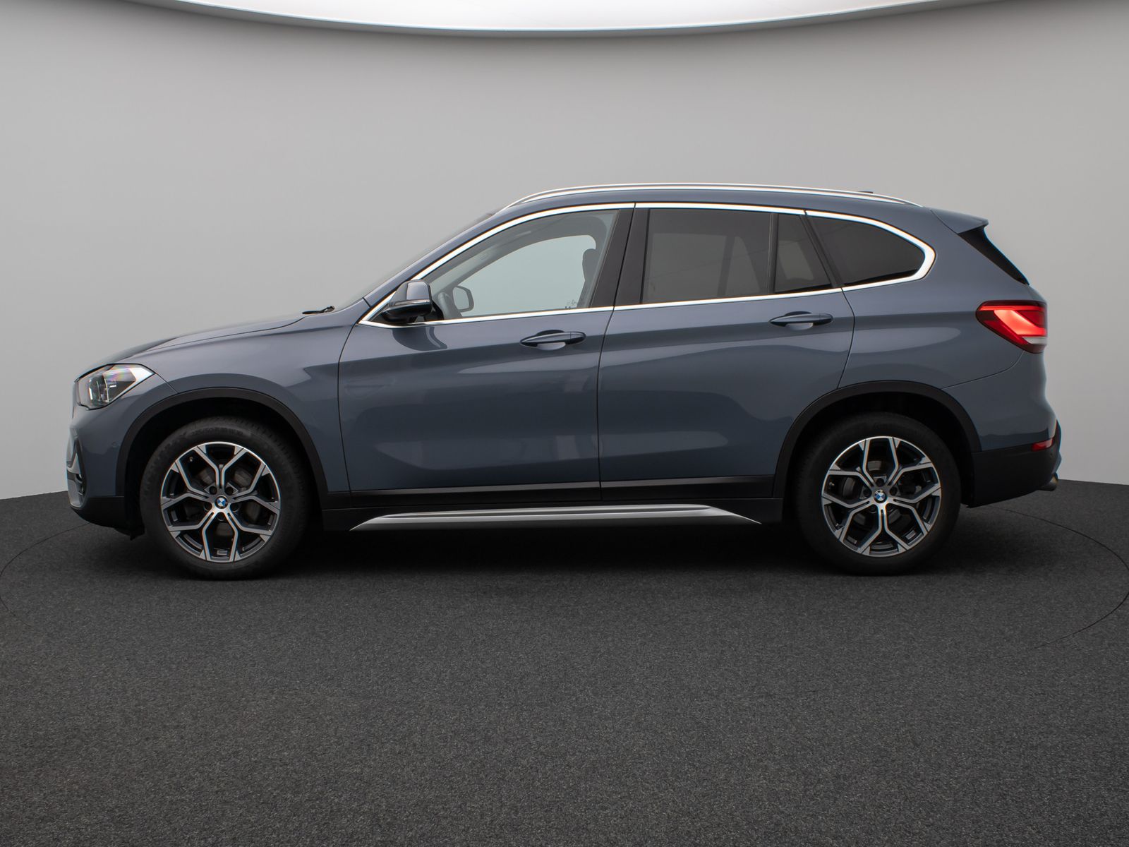 Fahrzeugabbildung BMW X1 sD18i xLine Kamera DAB HiFi DrivAssist Sport