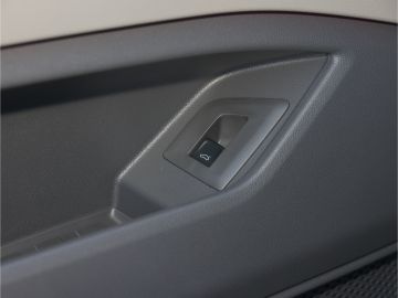 Volkswagen T7 Multivan Style 2.0 TDI DSG AHK Kamera Navi Ma