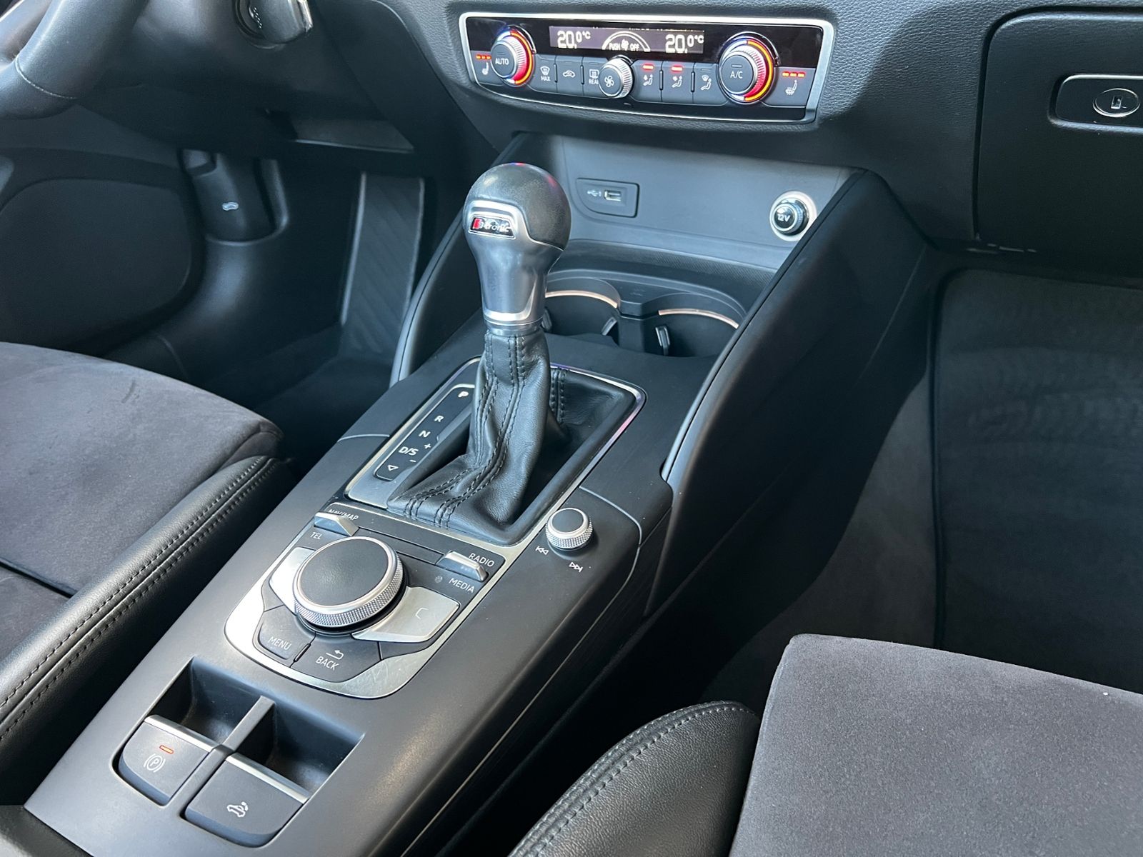Fahrzeugabbildung Audi A3 Cabriolet 35 TFSI design LED NAVI ALU