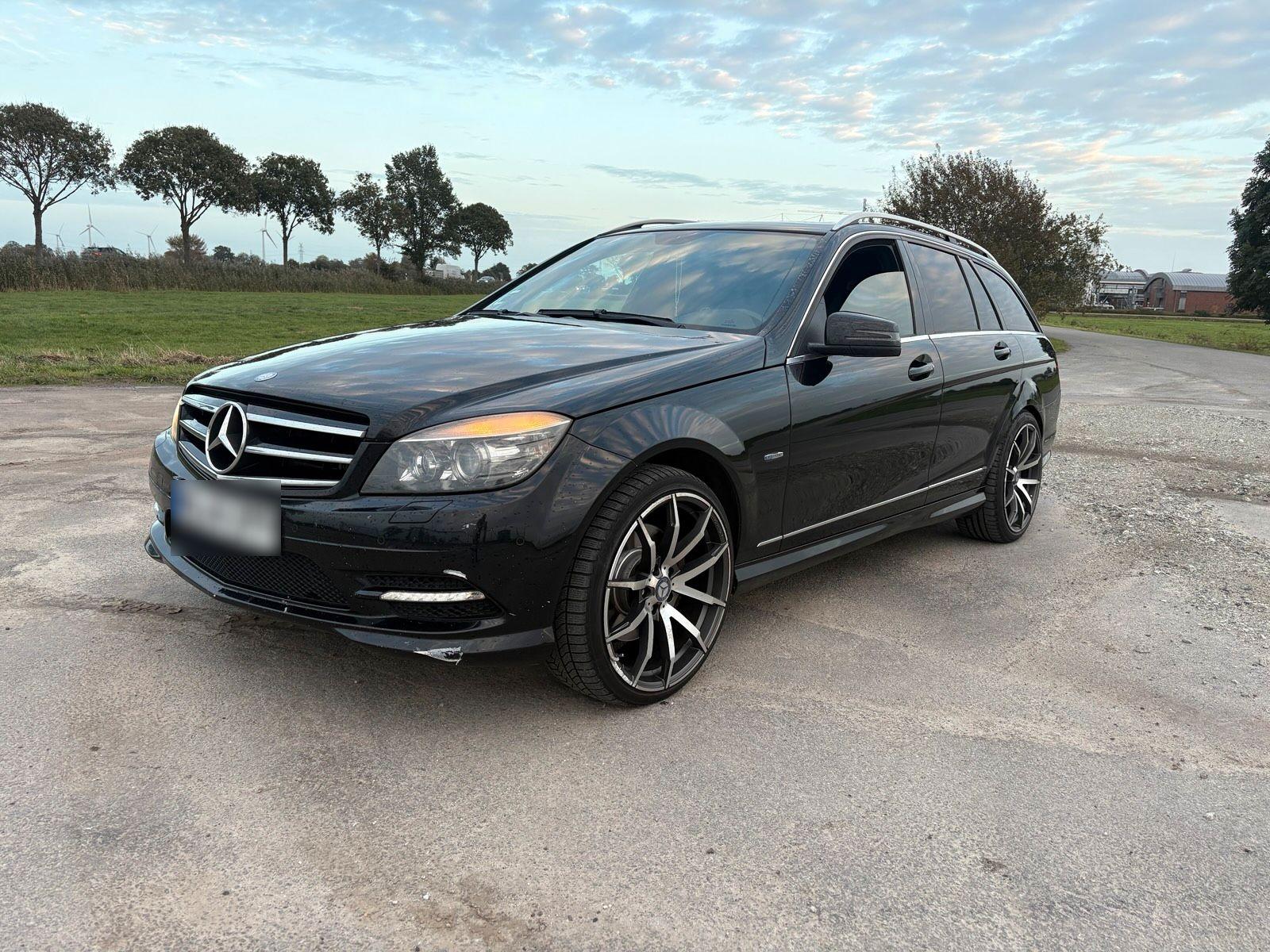 Mercedes-Benz C350 2010 — rear view