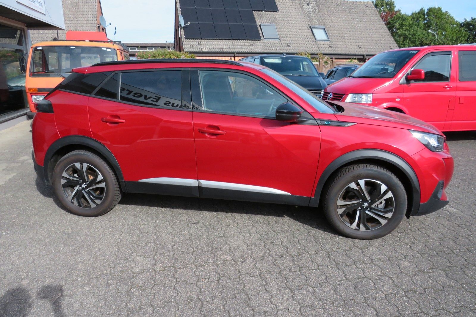 Fahrzeugabbildung Peugeot 2008 e- ALLURE NAVI GRA APP-CON SITZH. PDC 1.HD