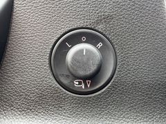 Fahrzeugabbildung Opel Astra J Sports Tourer Edition Sitzheizung PDC