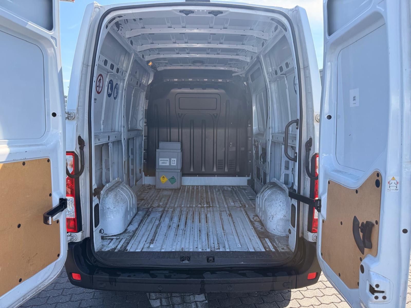 Fahrzeugabbildung Renault Master III Kasten L1H2 HKa 3,5t / MWST