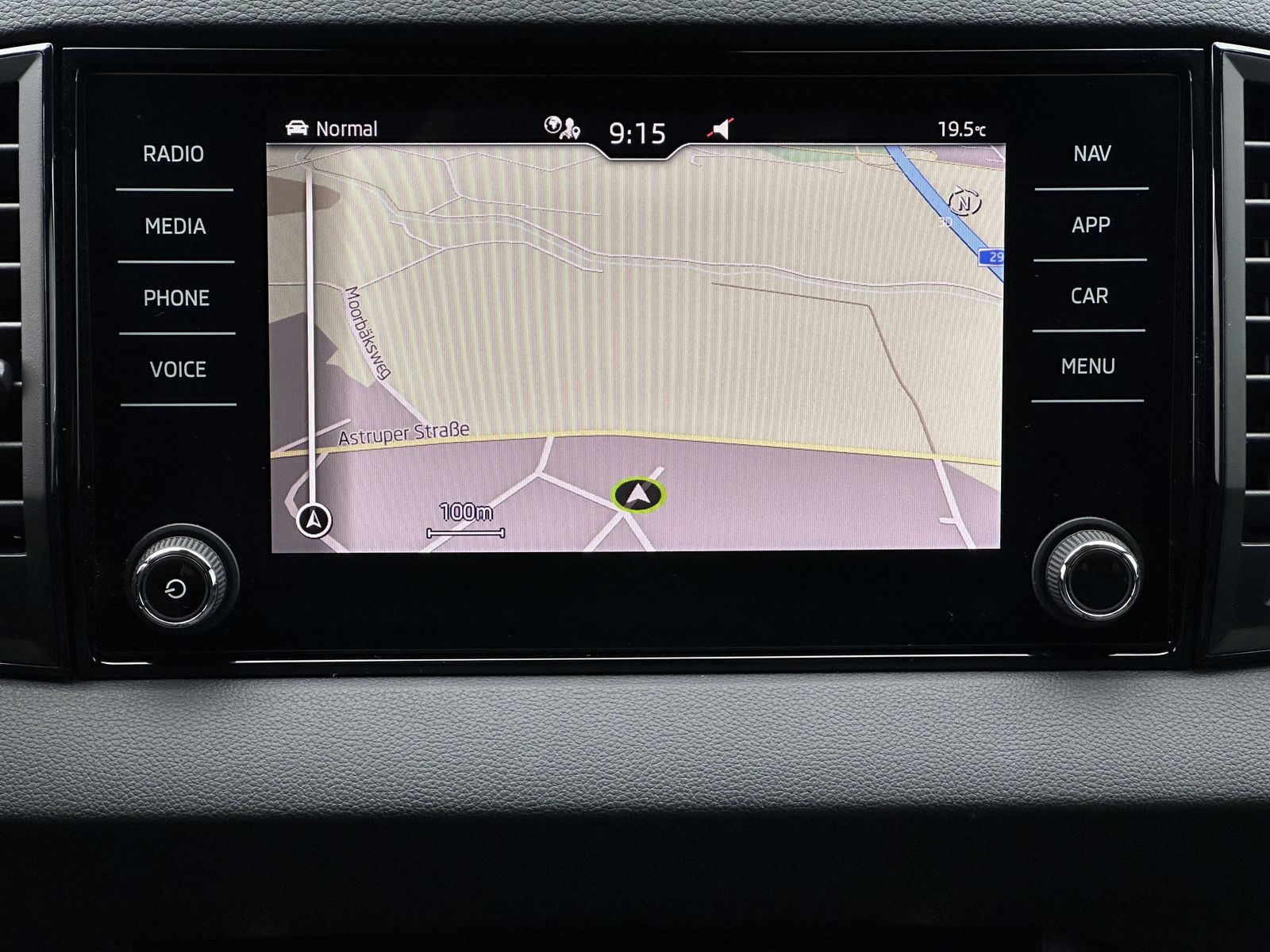 Fahrzeugabbildung SKODA Karoq 2.0 TSI 4x4 DSG Sportline NAV+LED+VCOCKPIT