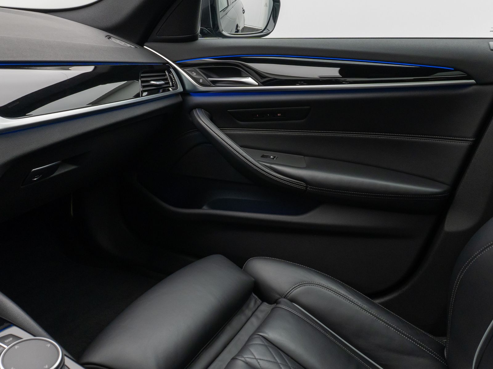 Fahrzeugabbildung BMW 540i xD SportLine Panorama HUD DAB HiFi 4xKlima
