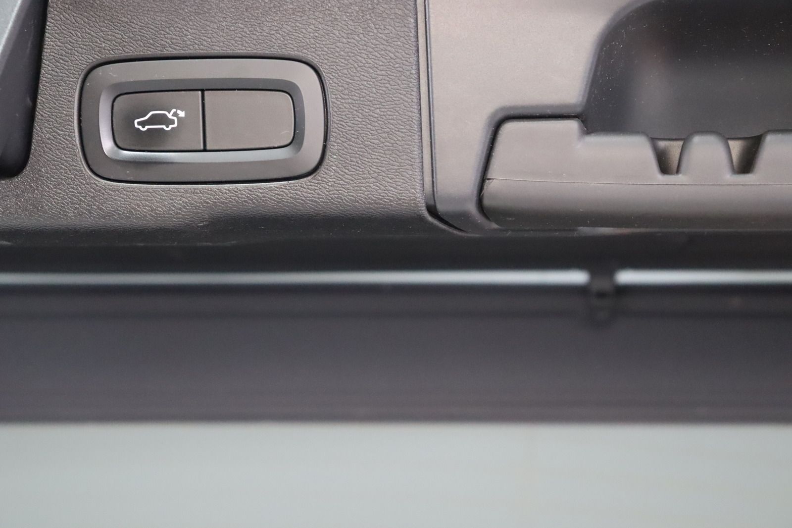 Fahrzeugabbildung Volvo XC60 D4 AWD R - Design aus 1. Hand