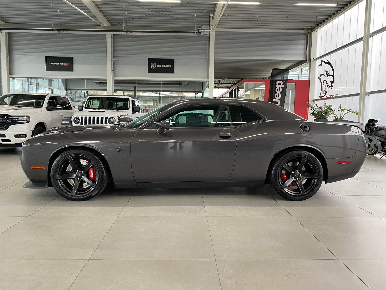 Fahrzeugabbildung Dodge Challenger SRT 6.2 Hellcat Redeye Deutsche EZ.