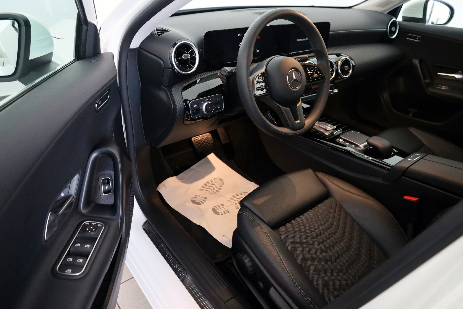 Fahrzeugabbildung Mercedes-Benz A 250 e,Style T.Leder,Navi,LED,SH,Kamera,SR+WR