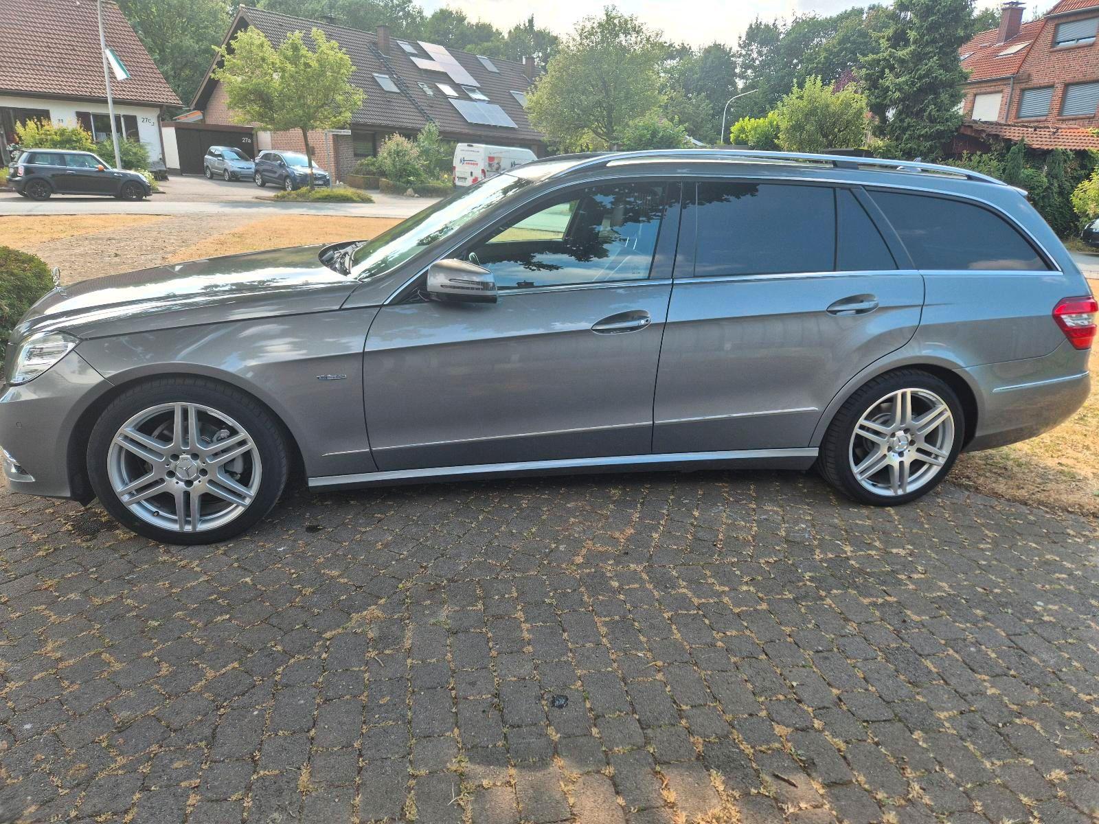 Mercedes-Benz  2011 — rear view