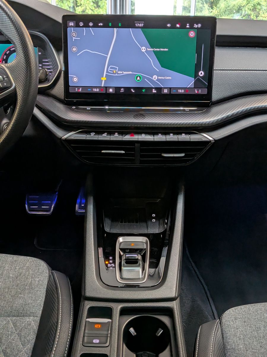 Fahrzeugabbildung SKODA Octavia 1.5 TSI Sportline MATRIX PANO AHK 5J-Gar