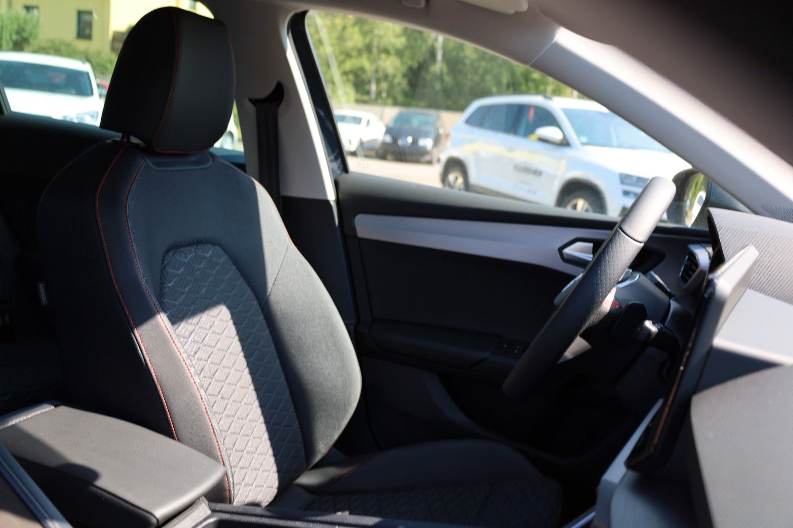 Fahrzeugabbildung SEAT Leon Sportstourer 1,5 eTSI  FR DSG