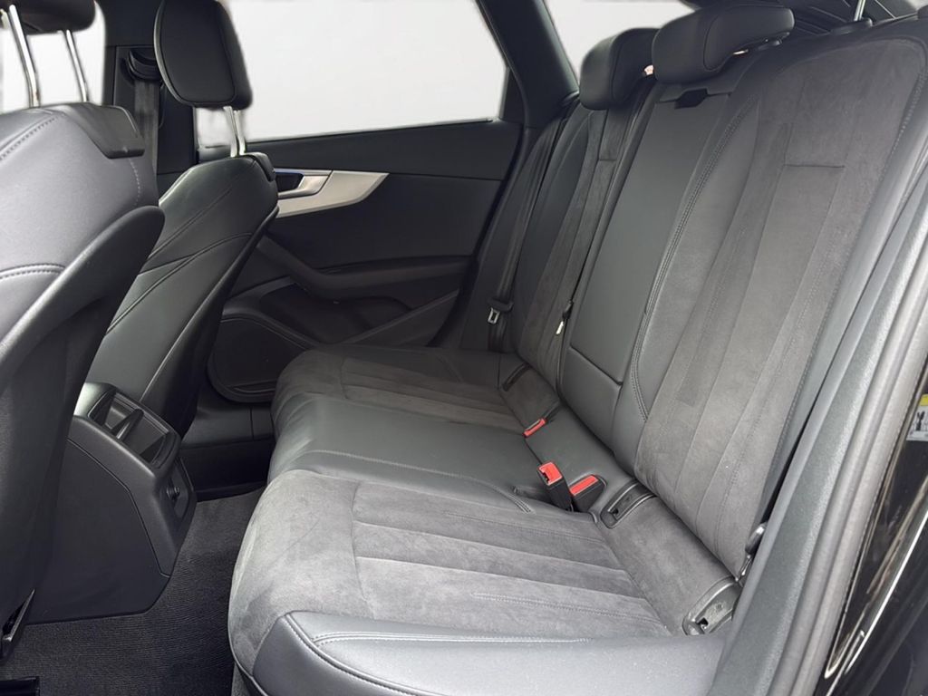 AUDI A4 2024