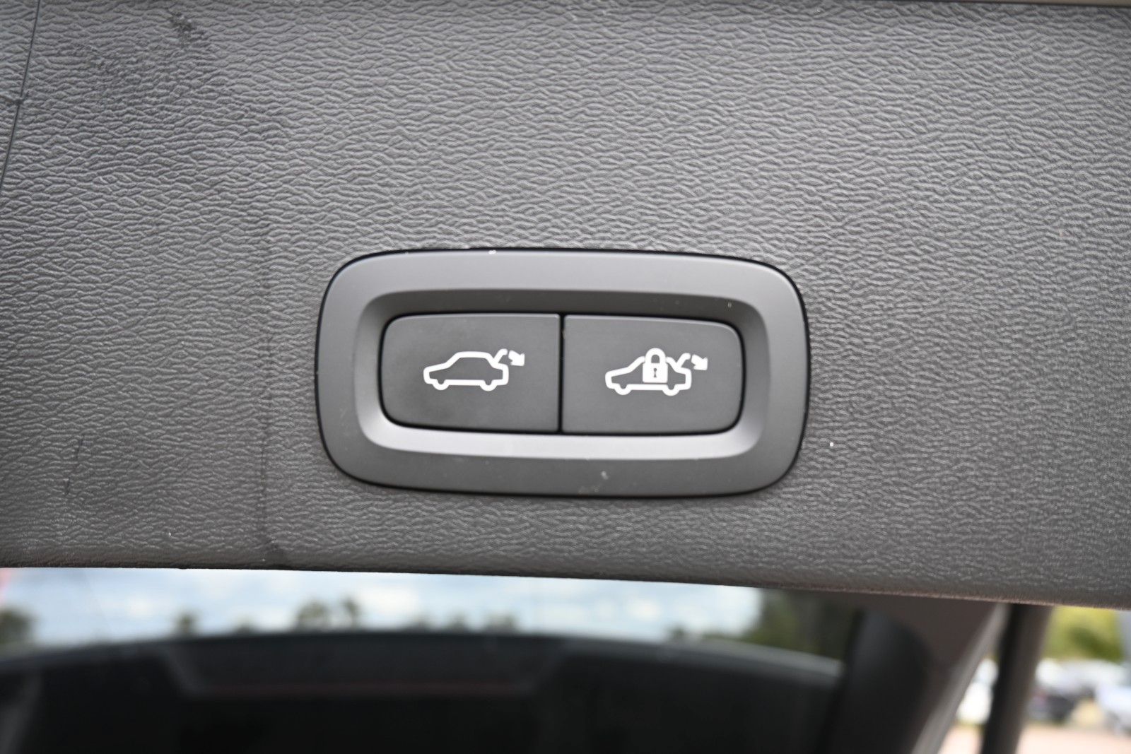 Fahrzeugabbildung Volvo XC40 B4 DKG Dark*PANO*STDHZG*360°*ACC*AHK*VOLL *