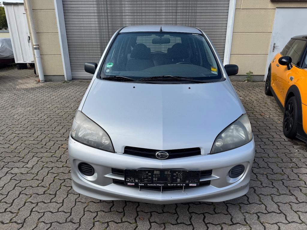 Daihatsu YRV