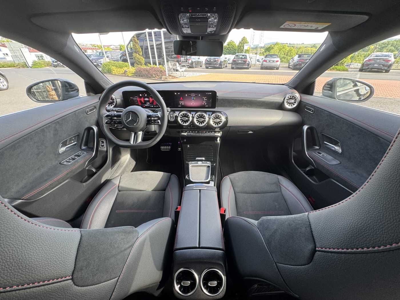 Fahrzeugabbildung Mercedes-Benz CLA 180 Shooting Brake+AMG+Distr+AHK+RFK+