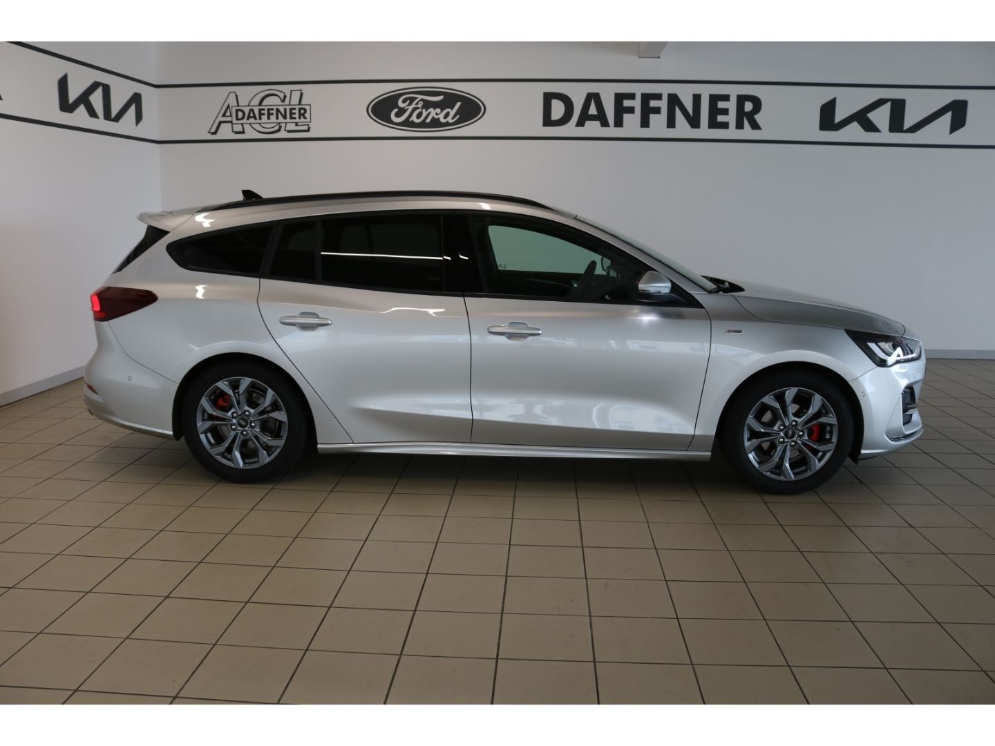 Fahrzeugabbildung Ford Focus Turnier ST-Line X 1.0 EcoBoost Mild-Hybrid