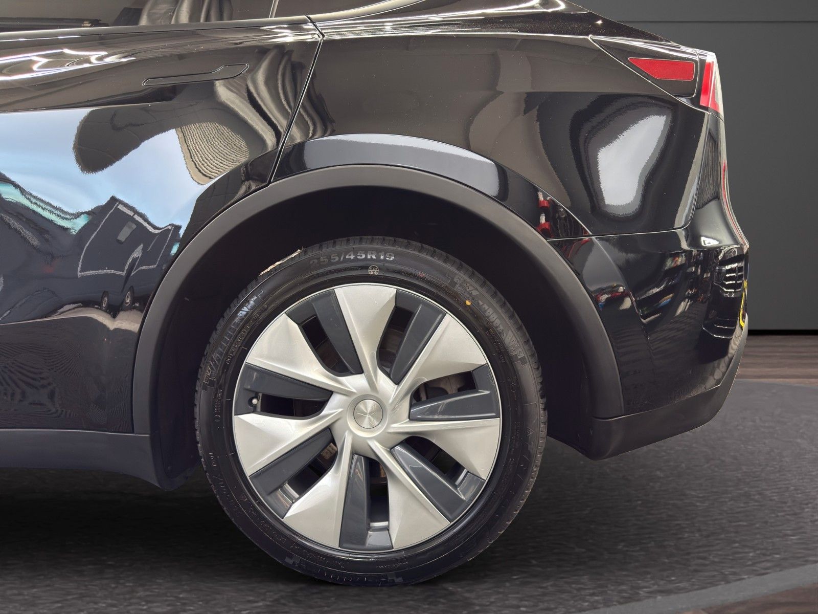 Tesla Model Y Long Range AWD foto 24