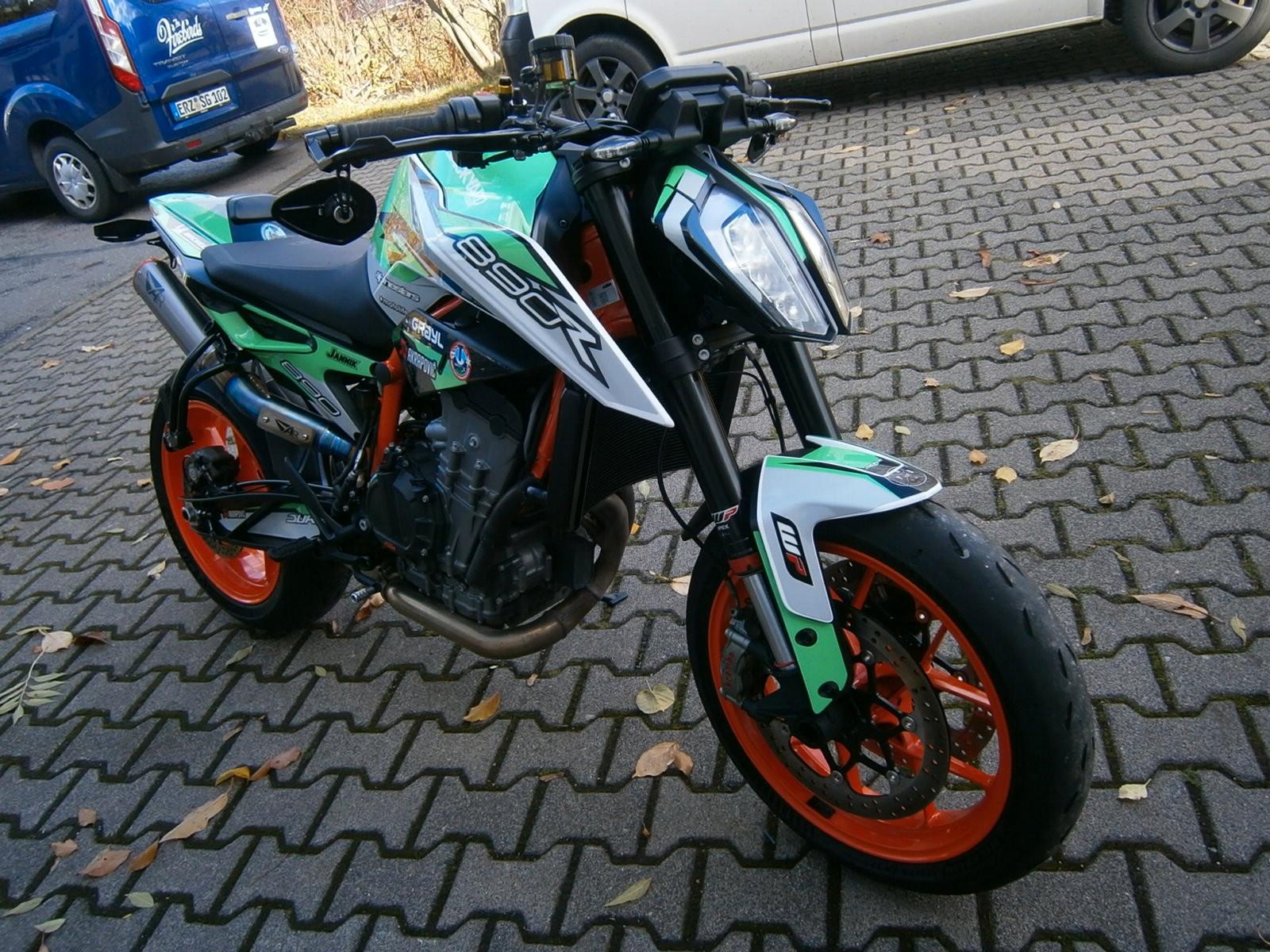 KTM 890 Duke R