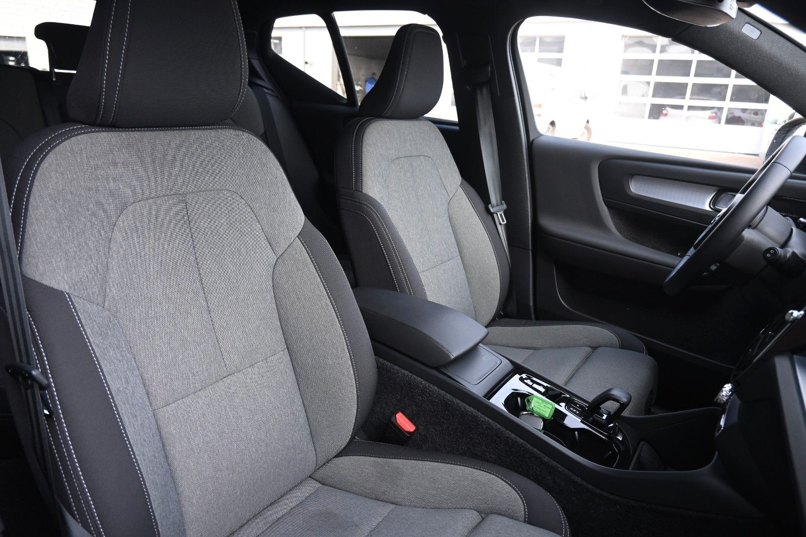 Fahrzeugabbildung Volvo XC40 B3 DKG Plus Black Edition*FSHZG*360*H&K*ACC