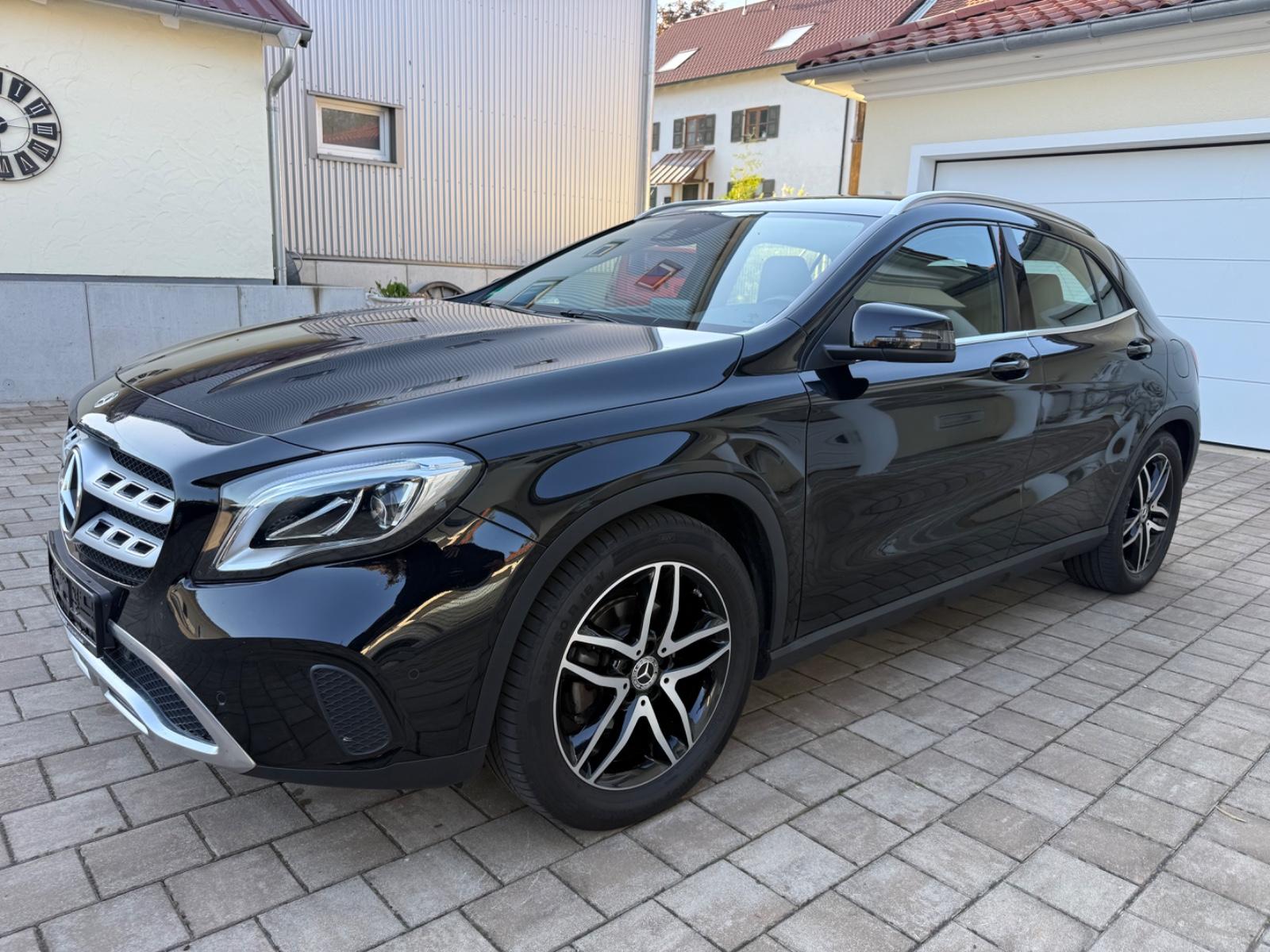 Mercedes-Benz GLA 180 NAVI LED DAB AHK SHZ PDC 2.Hd SR WR ALU