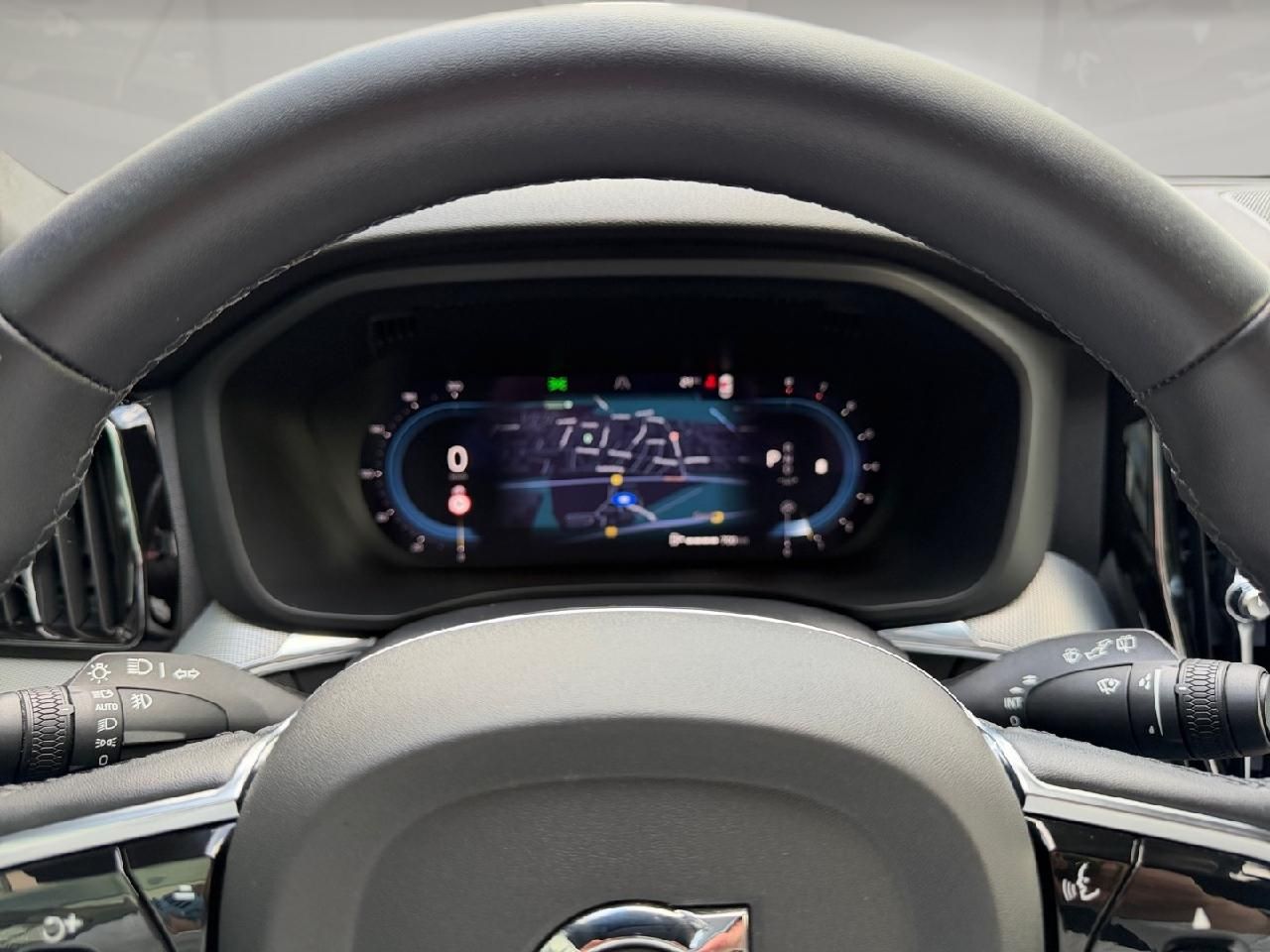 Fahrzeugabbildung Volvo XC60 B4 Benzin Plus Dark 2WD