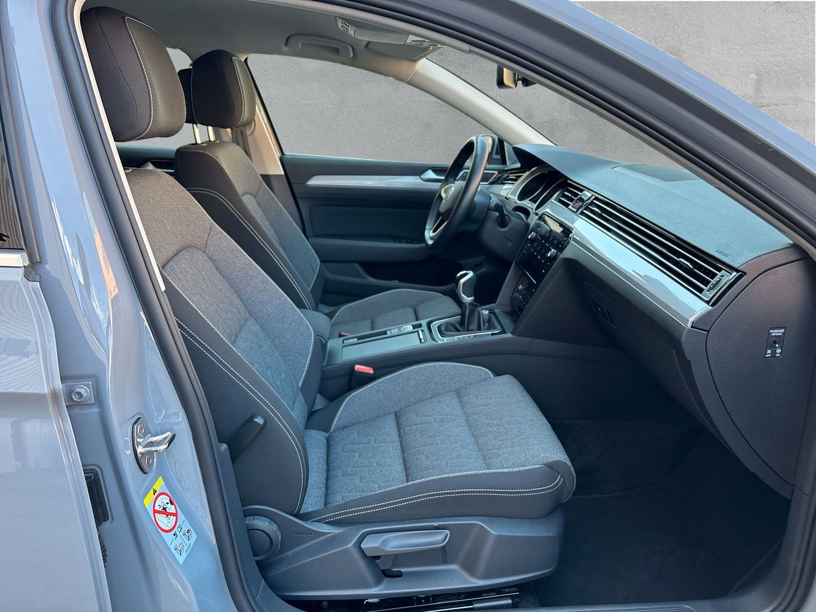 Fahrzeugabbildung Volkswagen Passat Variant 2.0 TDI HuD AHK Keyless Kamera