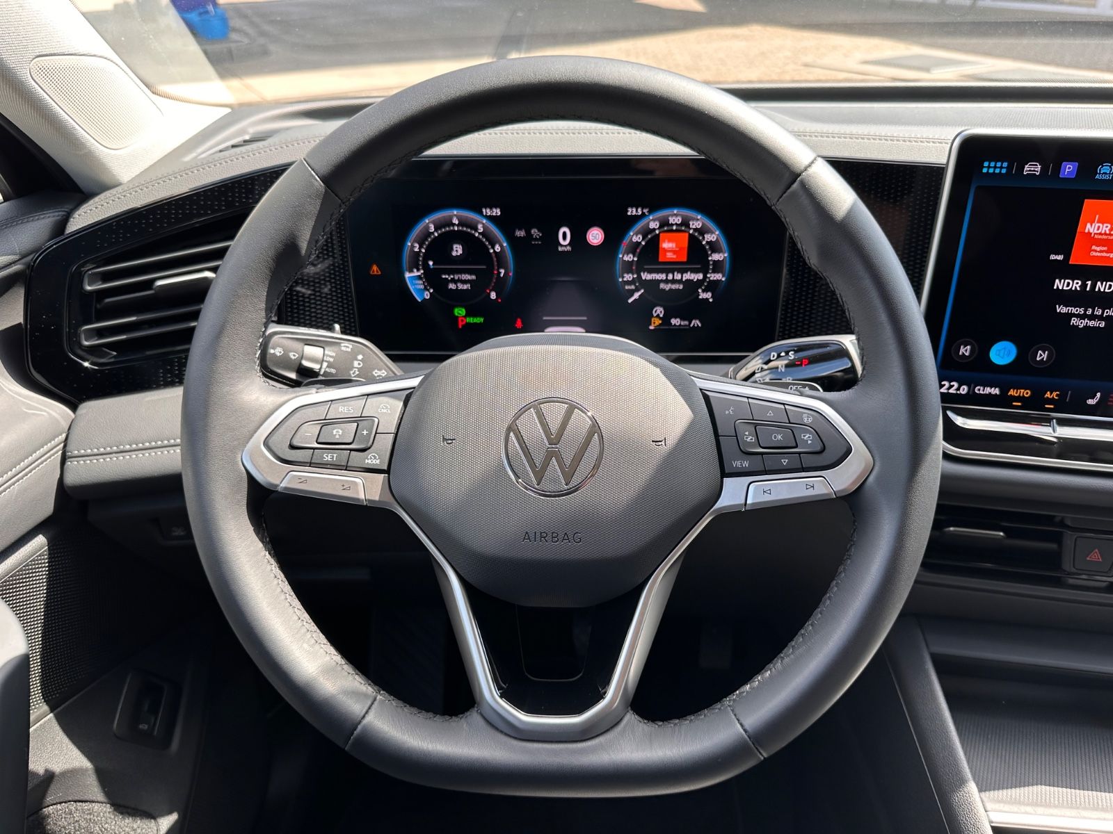 Fahrzeugabbildung Volkswagen Tiguan 1.5 eTSI Life DSG ACC/LED/RFK/SHZG