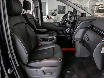 Hyundai Staria Signature 1.6 Hybrid 2WD Autobahnassi.