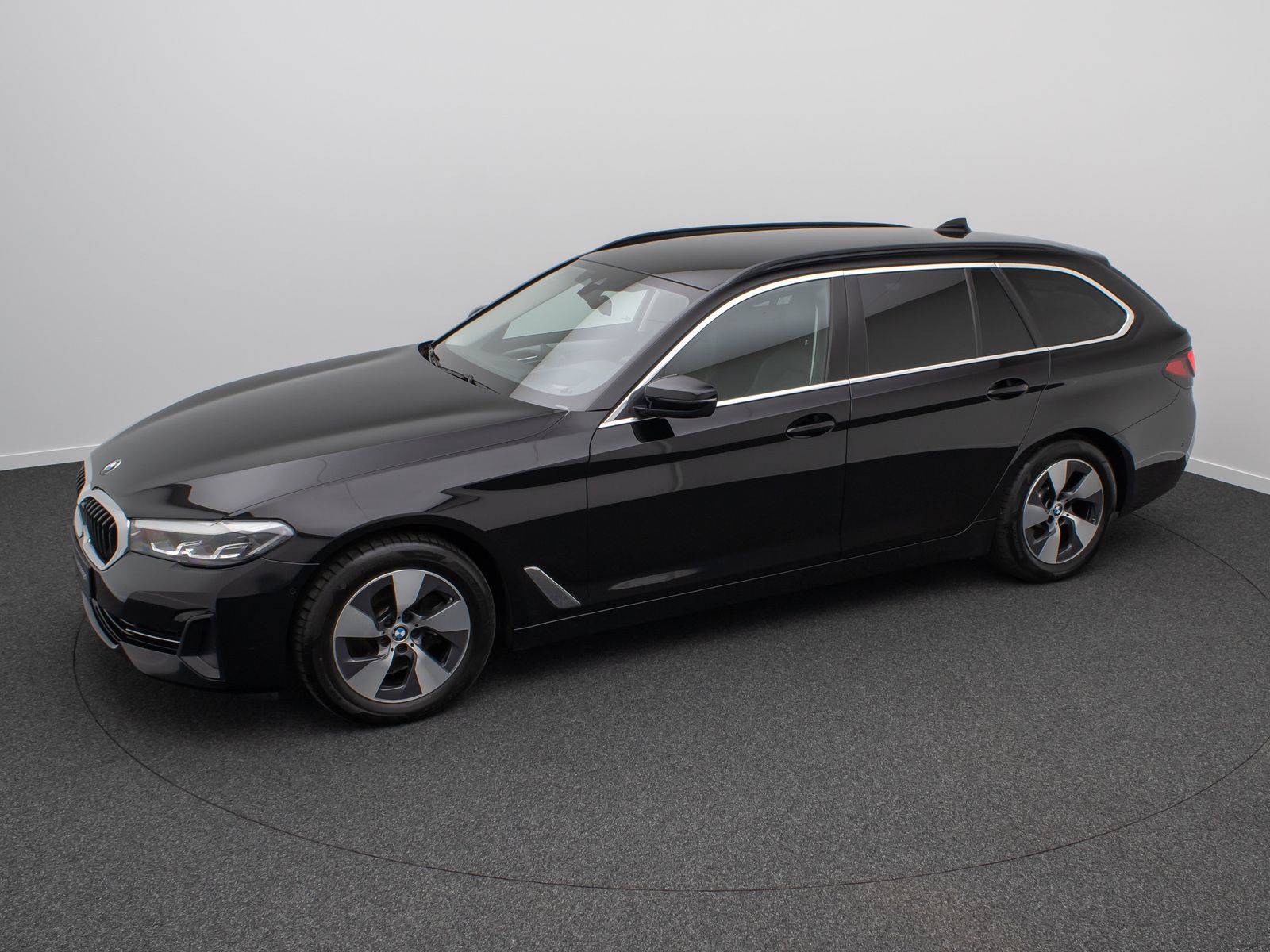 Fahrzeugabbildung BMW 520d xD Kamera HUD DAB Alarm Sport Fernlichtassi