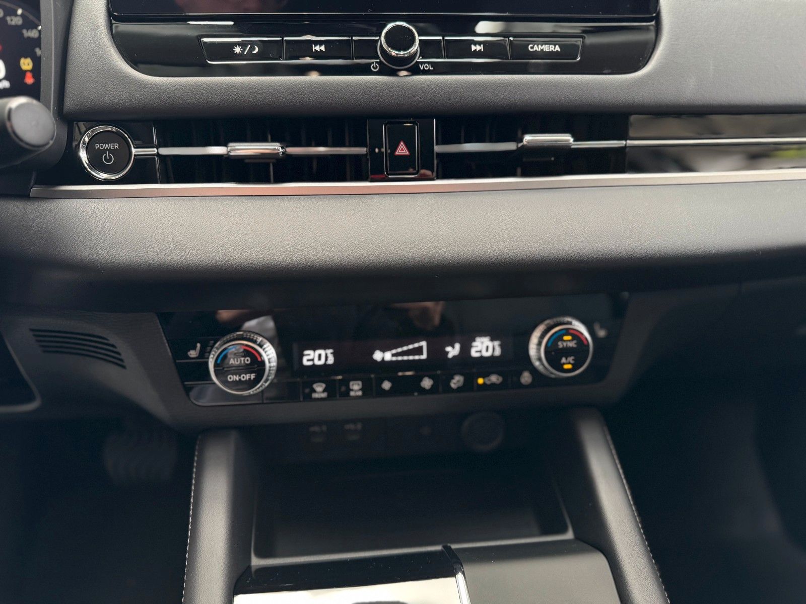 Fahrzeugabbildung Mitsubishi Outlander 2.4 PLUG-IN HYBRID 4WD Intro Edition