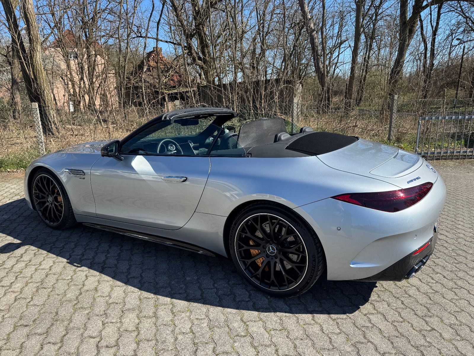 Fahrzeugabbildung Mercedes-Benz SL 63 AMG - Liftachse - Listenpreis ca.230.000 €