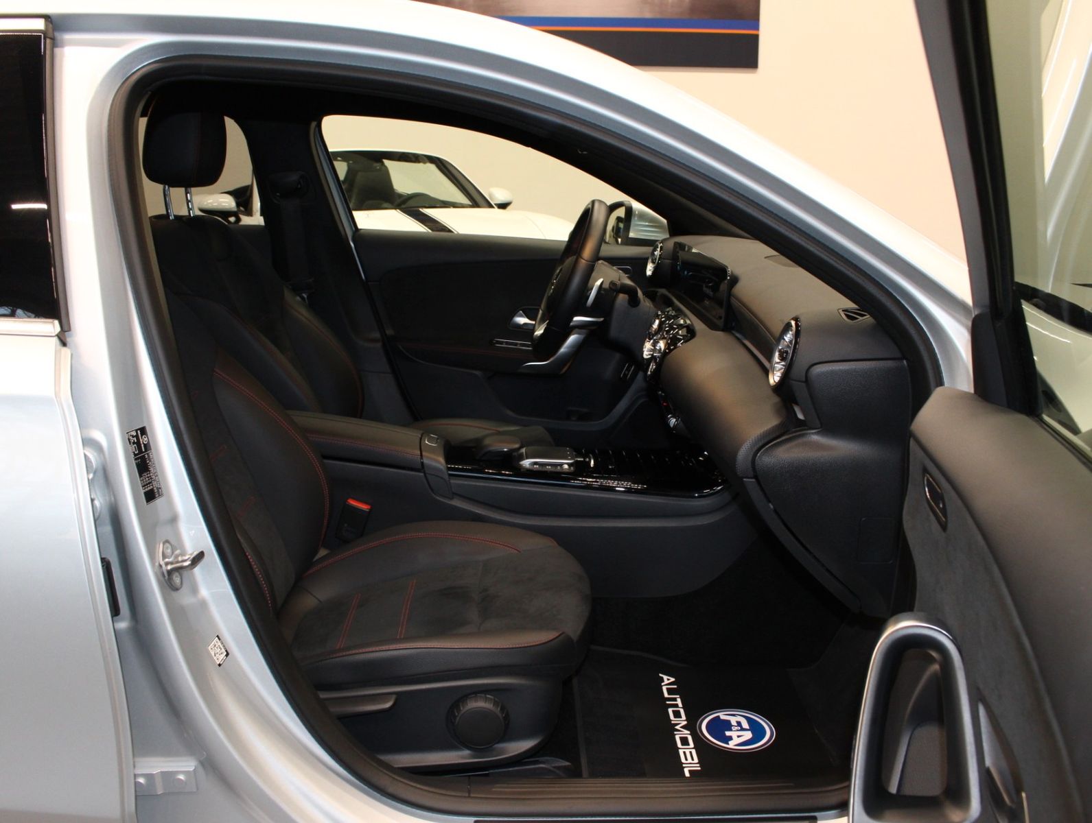 Fahrzeugabbildung Mercedes-Benz A 200 Limousine AMG Line Widescreen*Ambiente