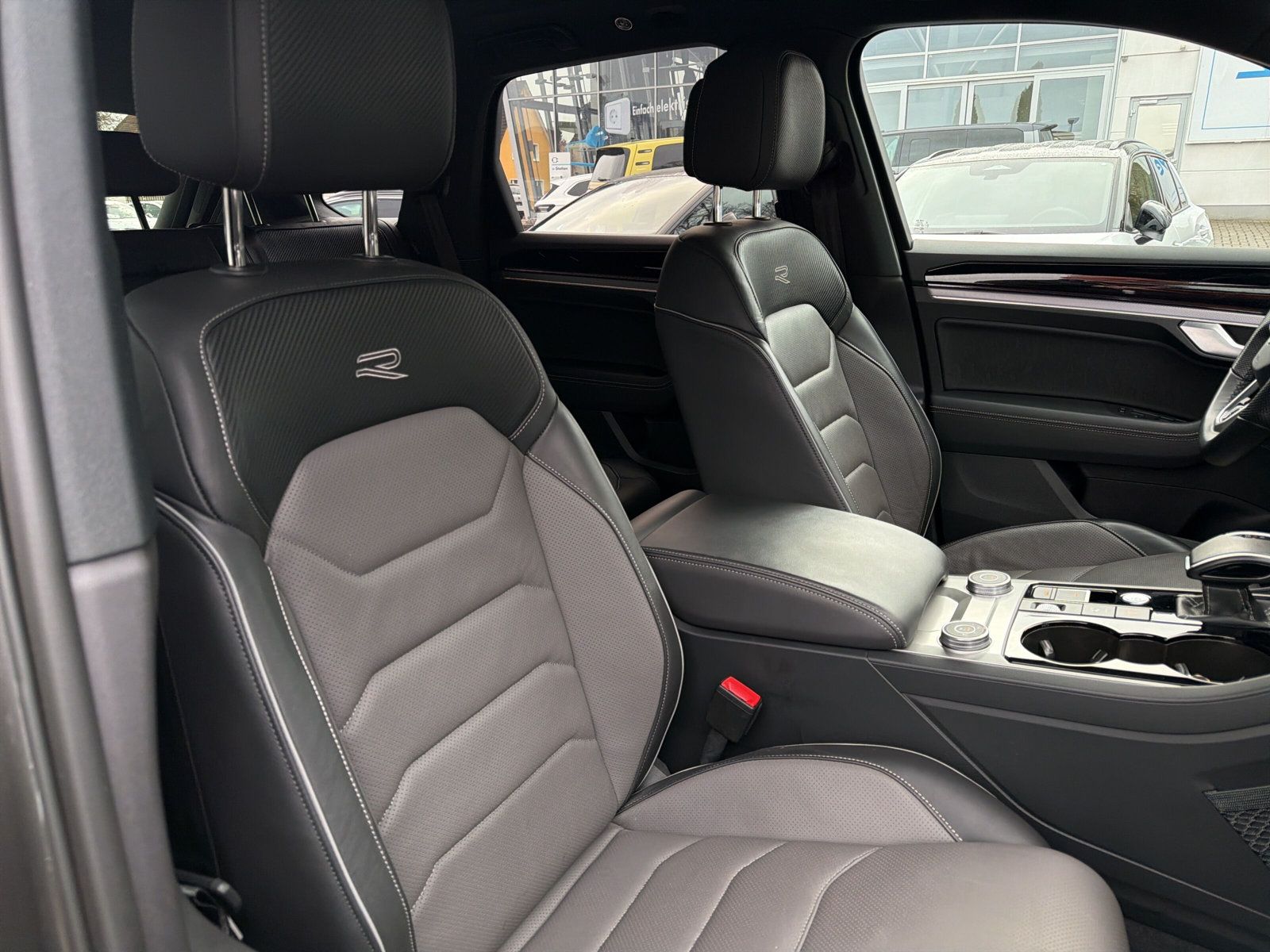 Touareg R-Line 4 Matrix Dynaudio Standh AZV R-Li