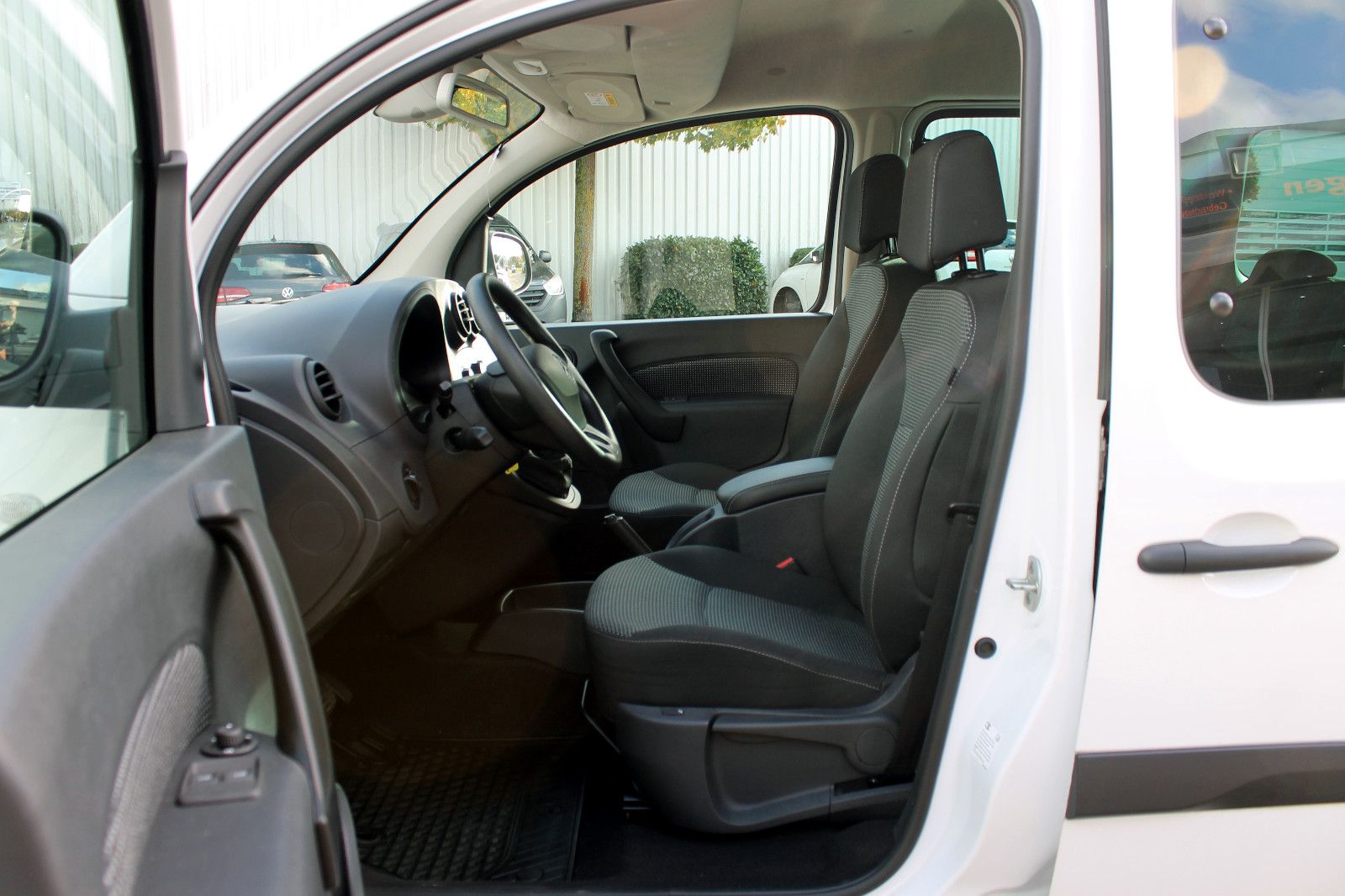 Fahrzeugabbildung Mercedes-Benz Citan Kombi 109 CDI lang Kamera Temp. PDC SHZ BT