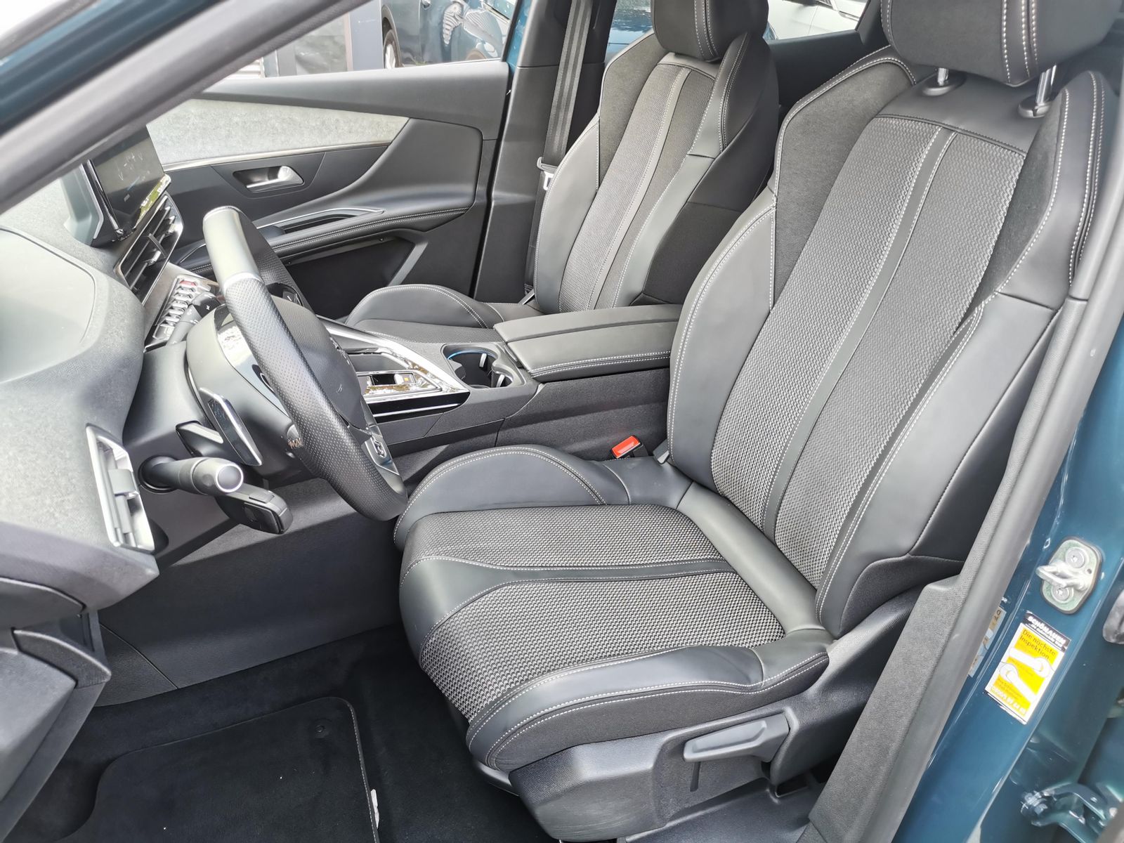 Fahrzeugabbildung Peugeot 3008 1.2 PureTech 130 GT