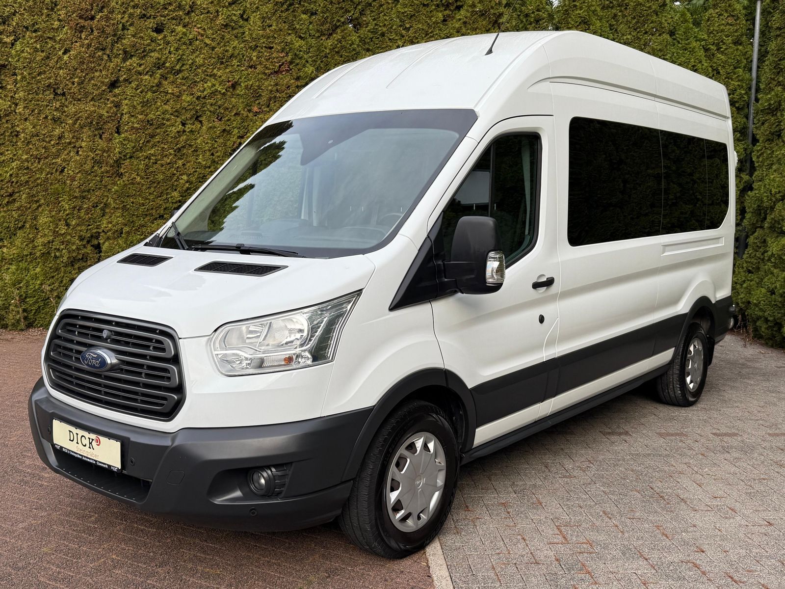 Fahrzeugabbildung Ford Transit 2.0TDCi 350 L3H3 9-Sitz+ROLLSTUHLRAMPE+