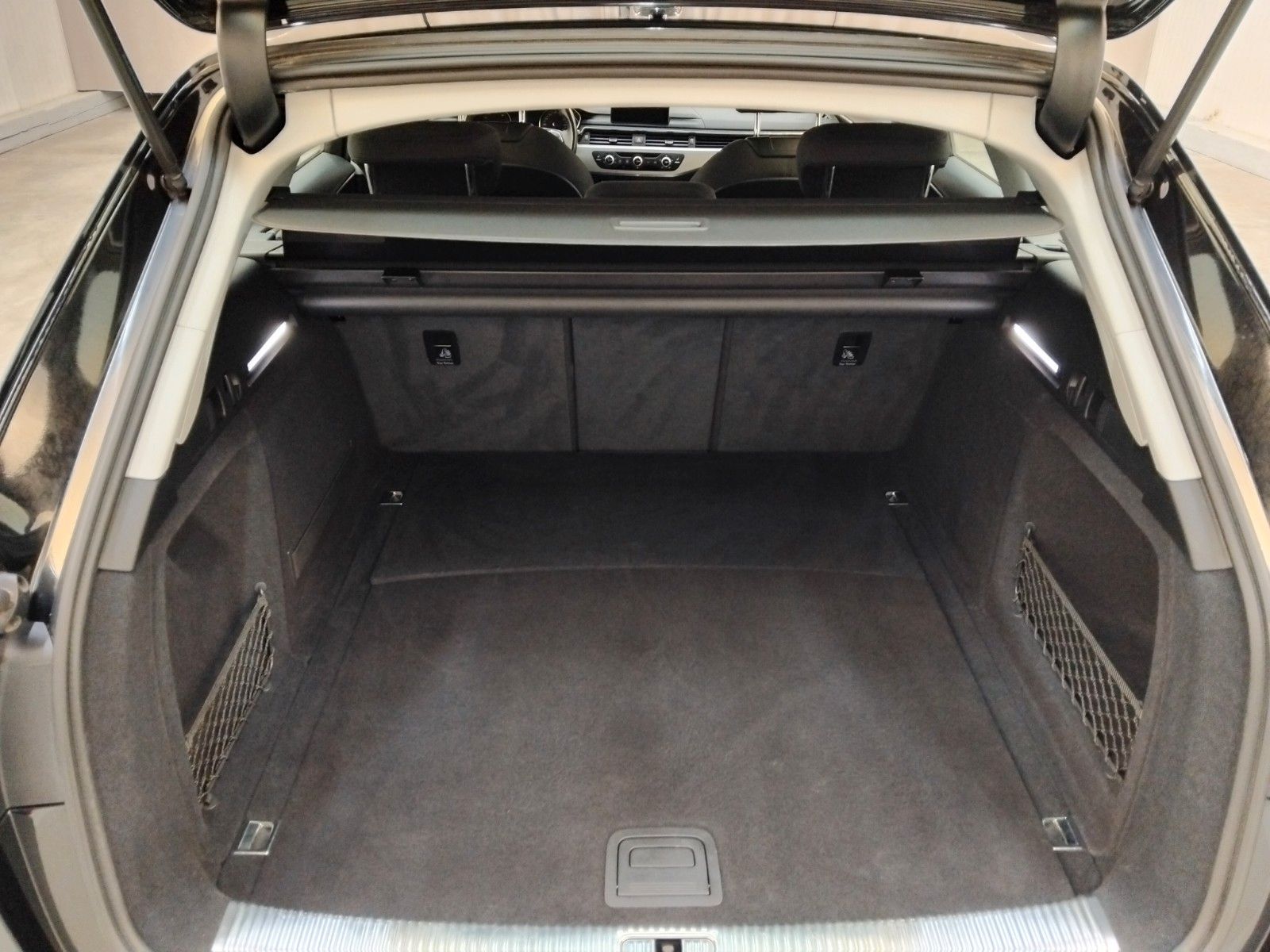 Audi A4 (06/2026, Benzin)