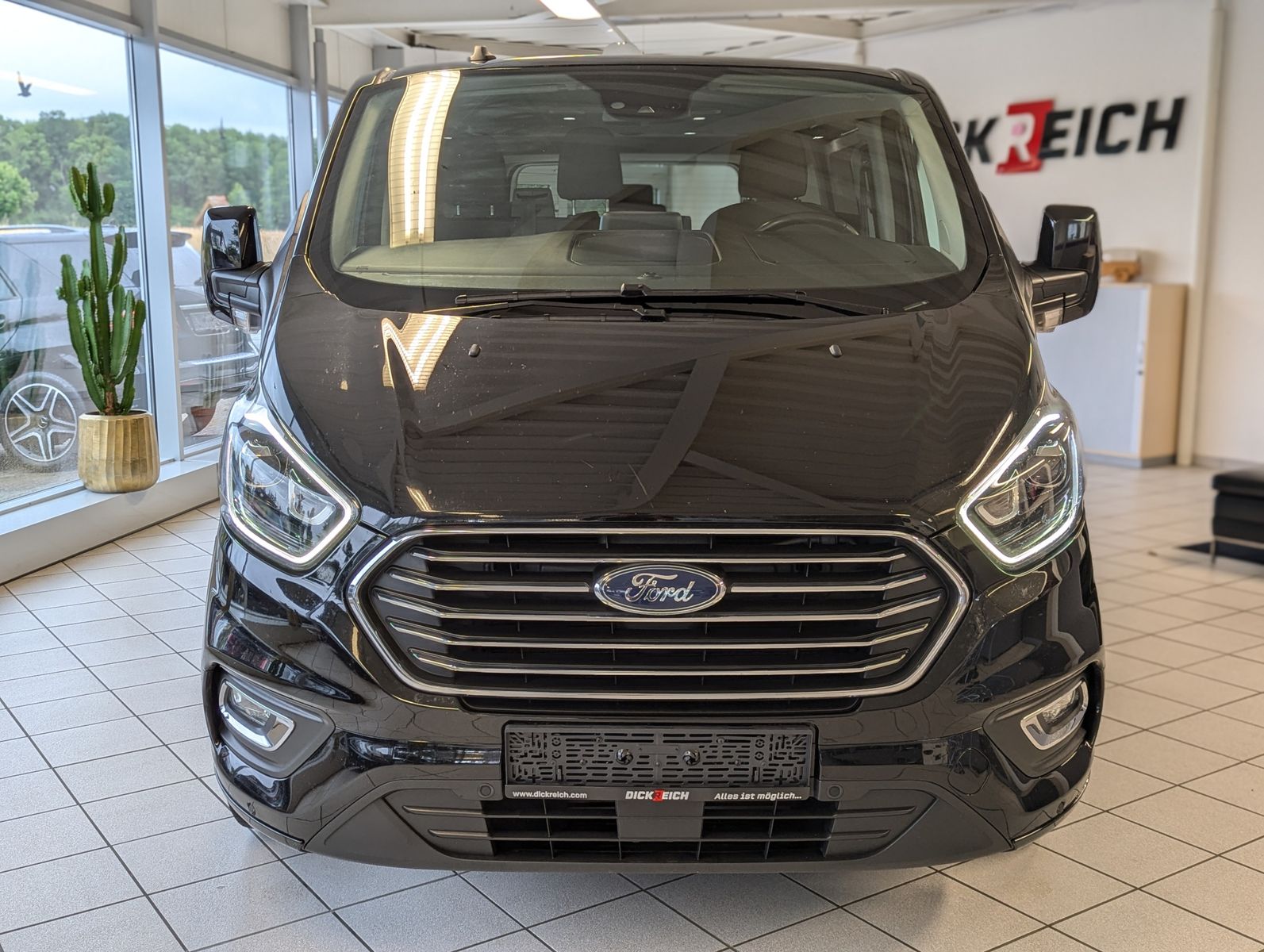 FORD Tourneo Custom 320 L2 Titan. 9-Sitze ACC Cam AHK - Image 2