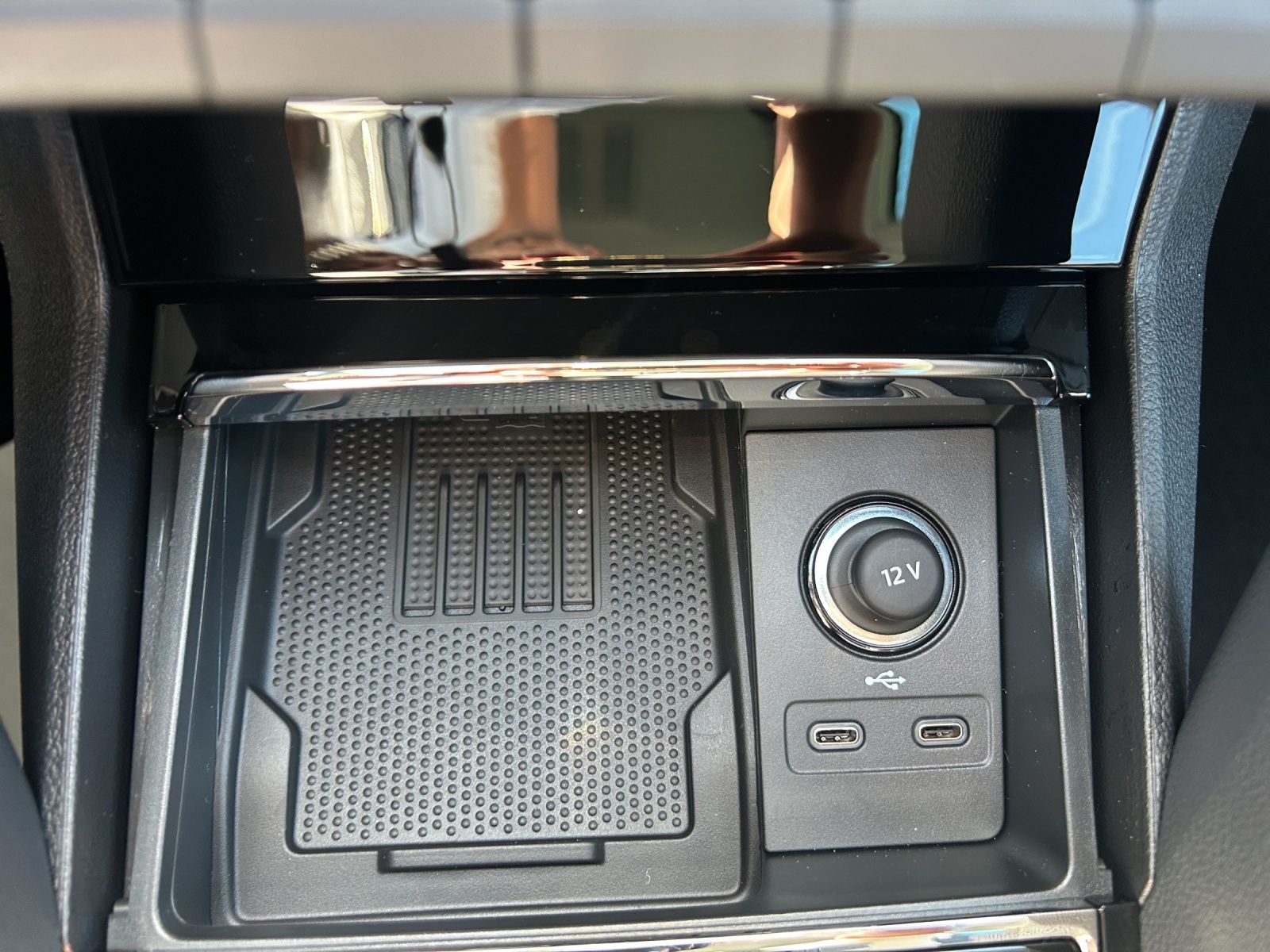 Fahrzeugabbildung SKODA Karoq 2.0 TDI Tour MATRIX AHK