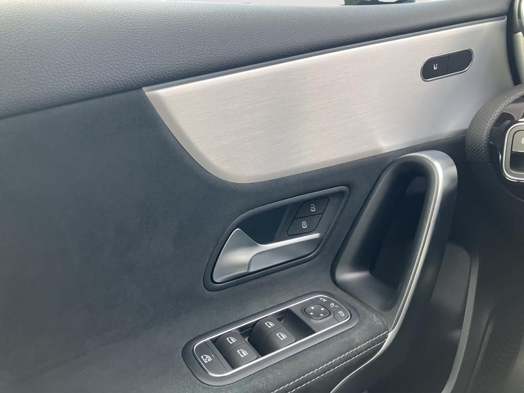 Fahrzeugabbildung Mercedes-Benz A 200 Kompaktlimousine AMG Line*Night Paket*Pano